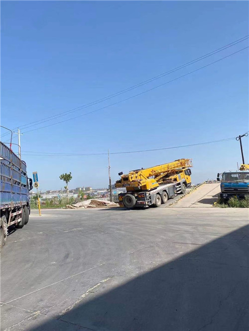 竹山县25吨吊车的租赁价格大概是多少？